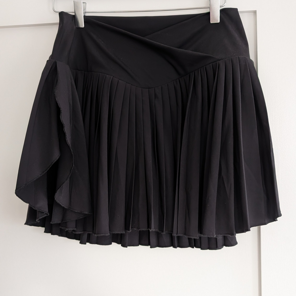 HALARA Black Asymmetrical Skirt